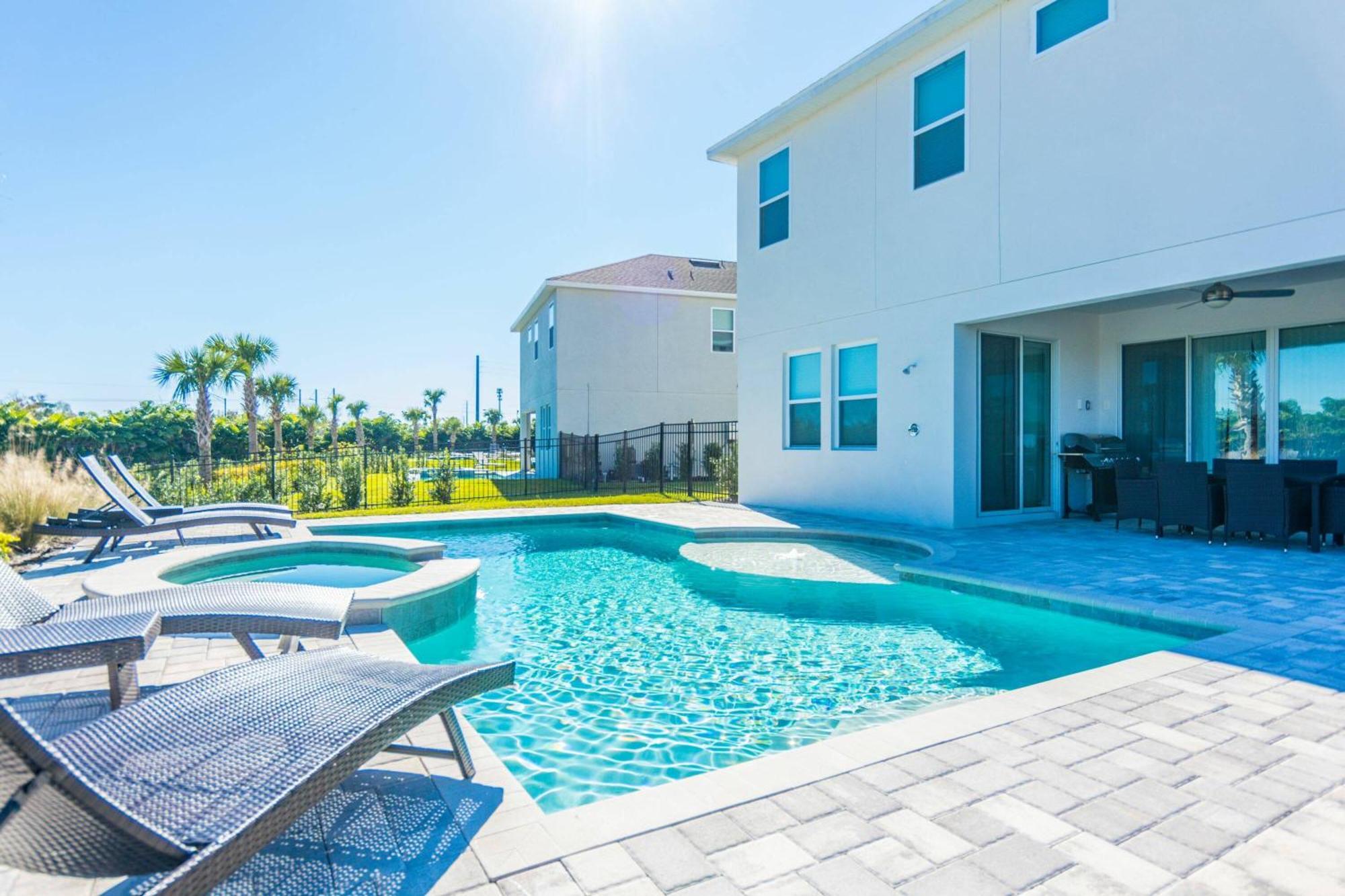 Amazing 6 Bedrooms With 6 And Private Pool At Encore Ec7483 Holiday home *